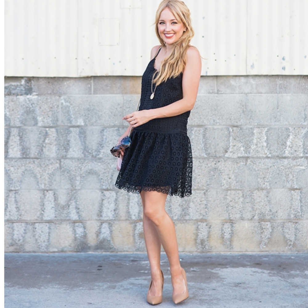 New! Devlin little lace dress Sz M